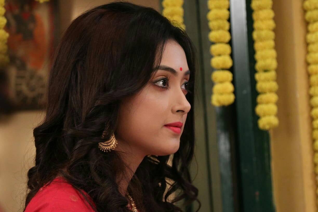 Click to know about Roshni's new role in Zee Bangla - LaughaLaughi